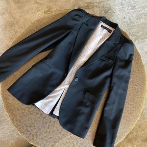 The best blazer ever- Zara puffed sleeve single button blazer, size Small